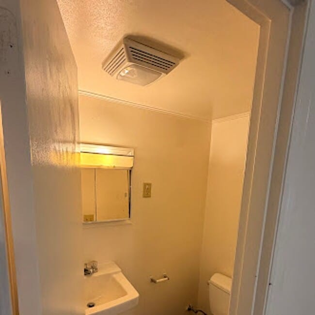 Building Photo - 601 Washington St SE