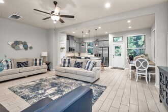 Building Photo - 579 Longleaf Pine Dr