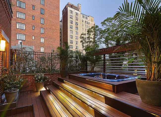 Foto del edificio - Featured in Architectural Digest, The Observer, and House Beautiful, this one-of-a-kind Washingto...
