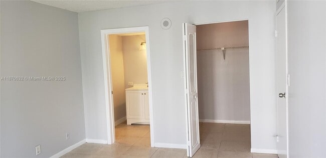 Building Photo - 17011 N Bay Rd