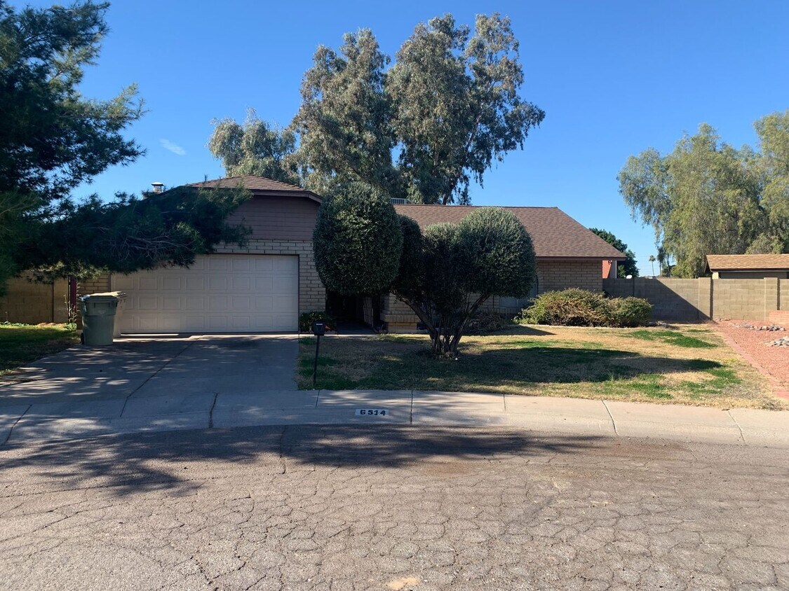 Primary Photo - Spacious 3 Bed 2.5 Bath in Glendale