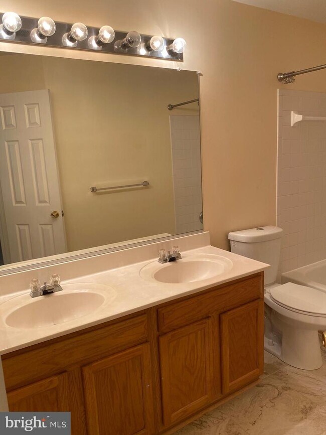 Foto del edificio - 762C Cedar Crest Dr