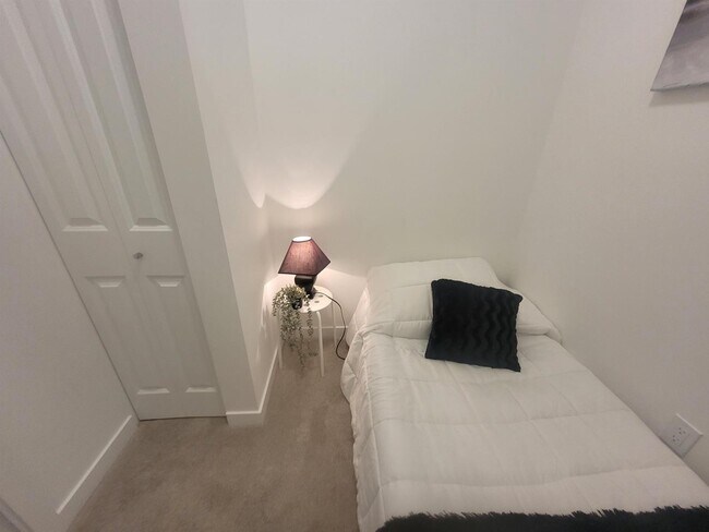 Photo du bâtiment - 15735-15785 85 Ave