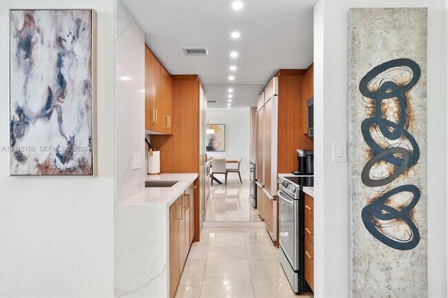 Building Photo - 10275 Collins Ave