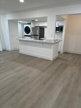 Building Photo - 330 Cypress Dr