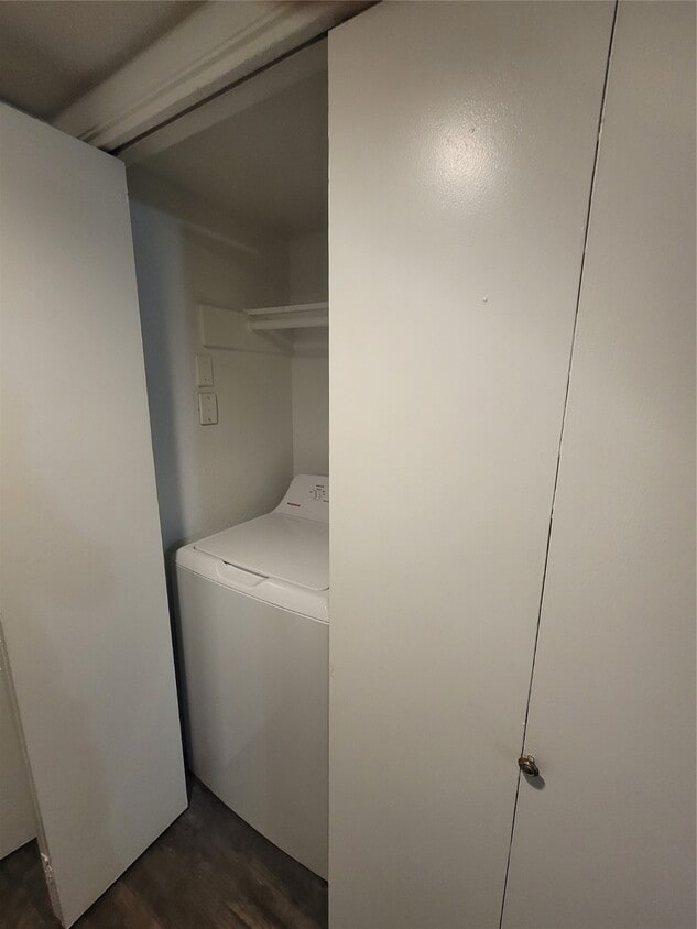 Building Photo - 7250 W Greens Rd