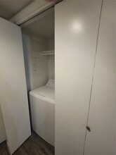 Building Photo - 7250 W Greens Rd