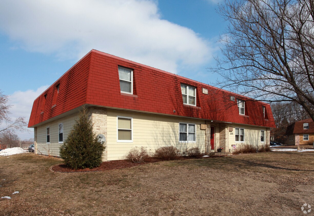 305 Micheels Ln, Menomonie, WI 54751 Apartments in Menomonie, WI