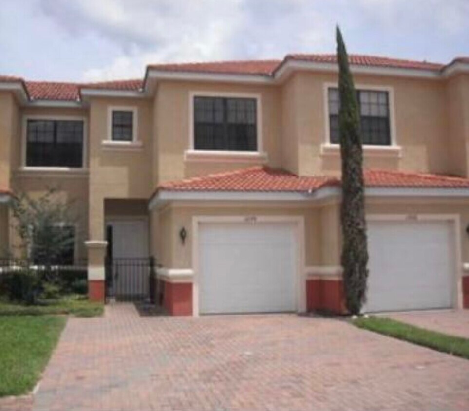 1270 Clove Dr, Poinciana, FL 34759 Townhome Rentals in Poinciana FL