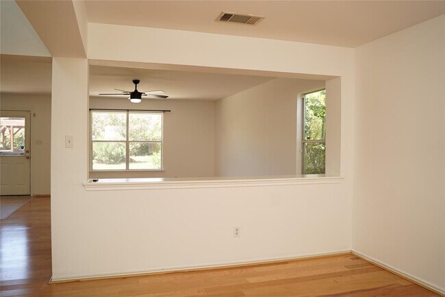 Foto del edificio - 320 Phillips St
