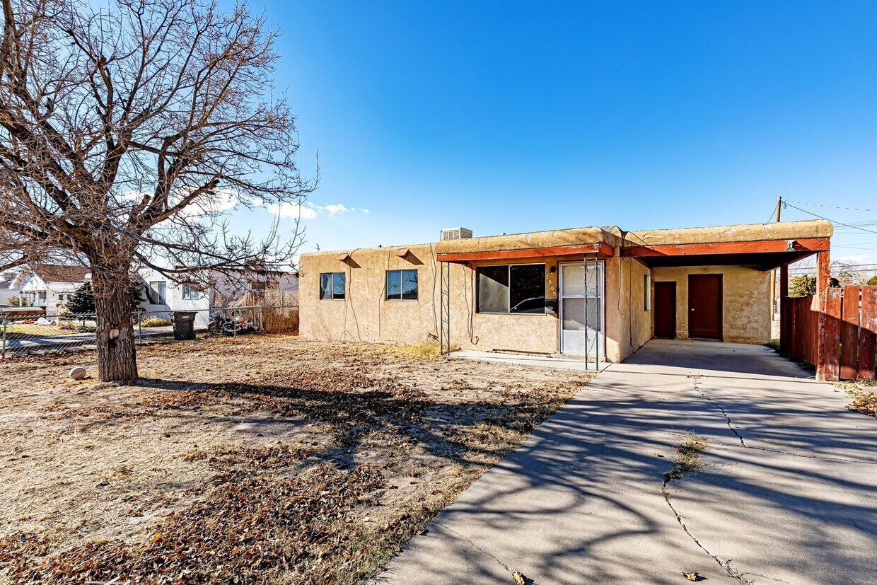 Foto principal - Move-in Special - 3 Bedroom 1 Bath Home
