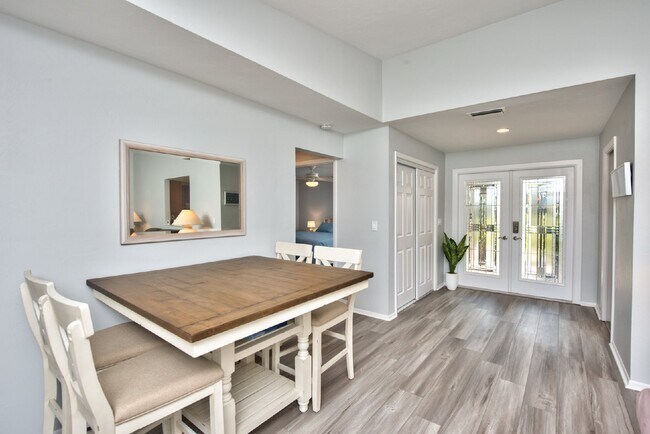 Building Photo - Villa close to Downtown Naples in Lakewood community