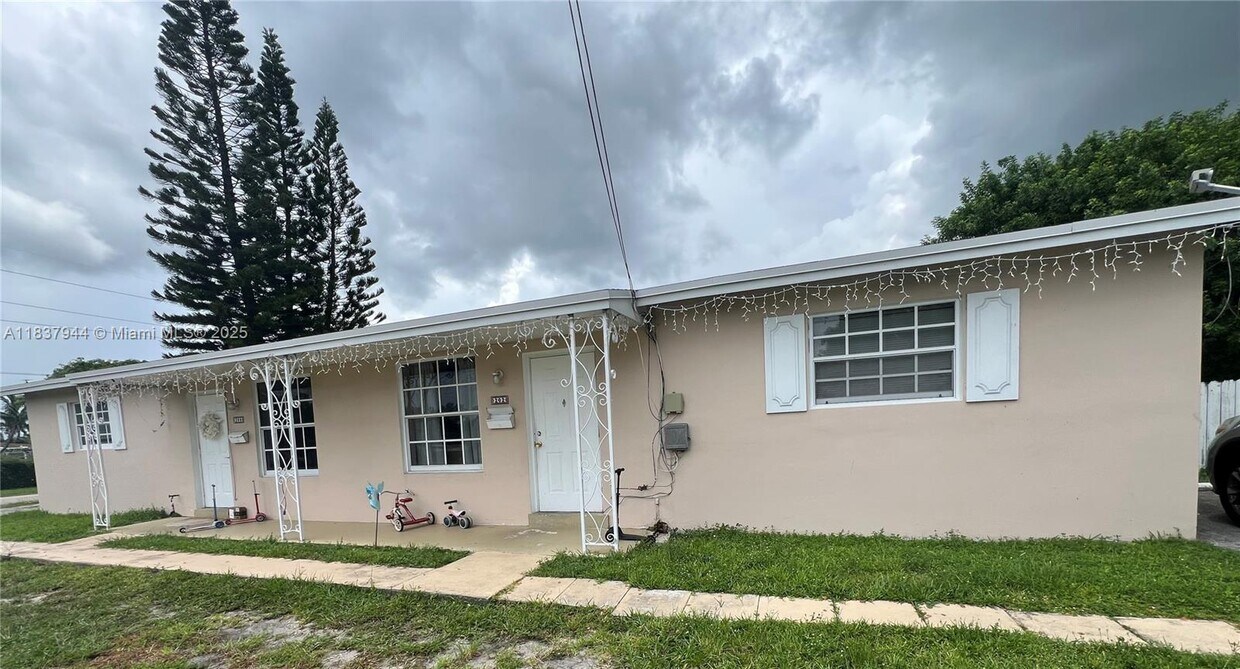 Primary Photo - 200 SW 11th St
