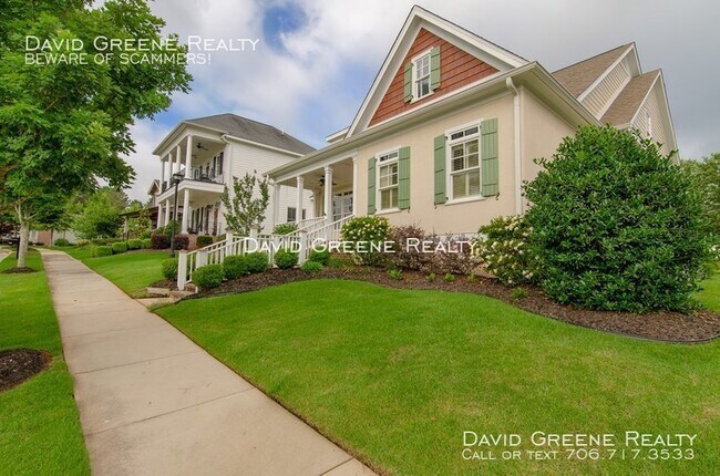Building Photo - Amazing Beauty, Southern Charm!