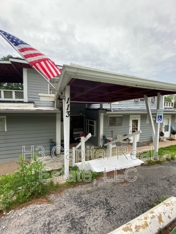 Primary Photo - 113 Lucia Ln