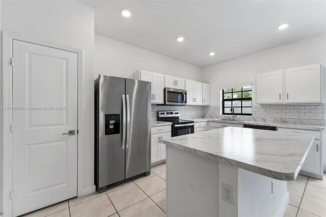 Foto del edificio - 1161 SW 6th Ct