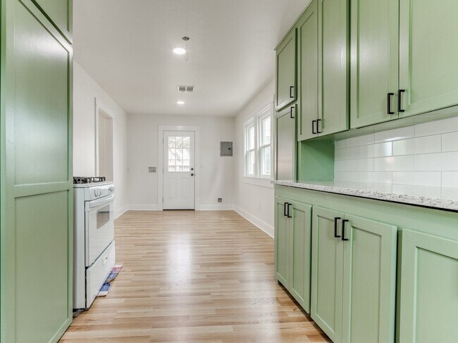 Building Photo - Stylishly Remodeled 2-Bedroom Home!! **Mov...