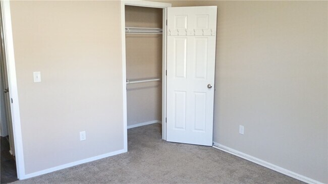 Foto del edificio - 905 SW Loudon Dr