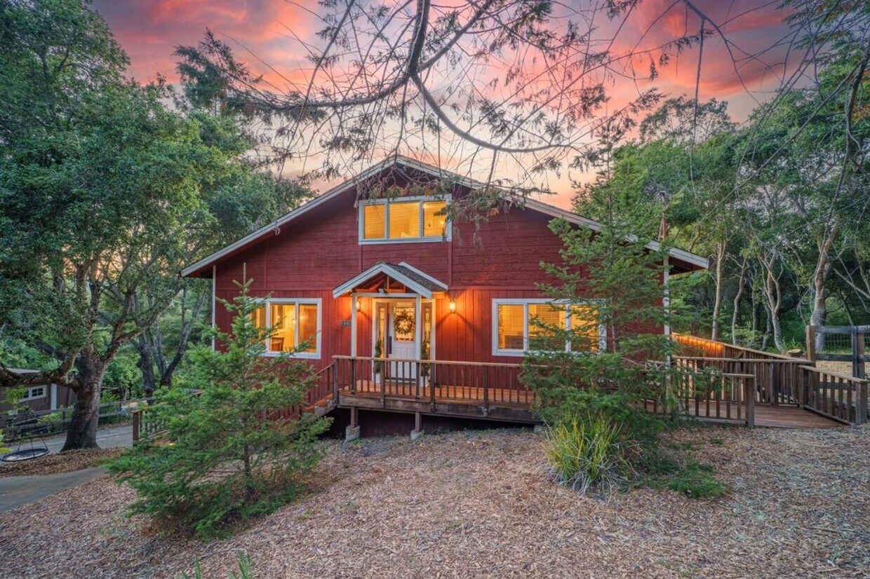 Foto principal - Beautiful Secluded 3 Bed 3 Bath Retreat in...