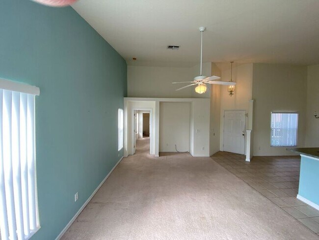 Building Photo - 485 Windsor Pl