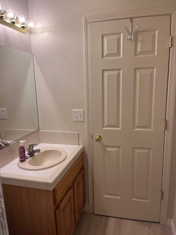 Foto del edificio - 2069 Sand Point Rd