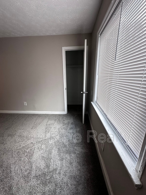 Foto del edificio - 2359 McGuffey Rd