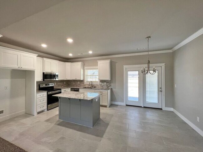 Foto del edificio - Single-Family Home- Desirable Cedarwood Plan