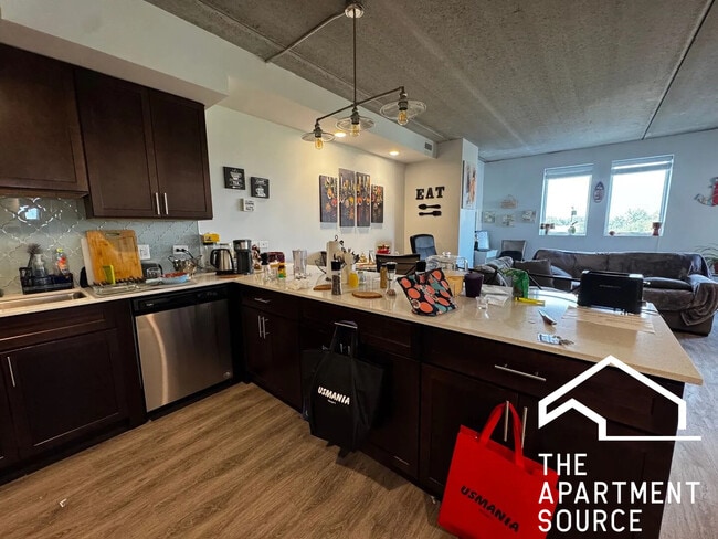 Foto del edificio - 1323 W Morse Ave