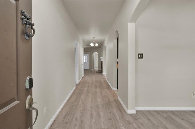 Building Photo - 973 Doire Dr