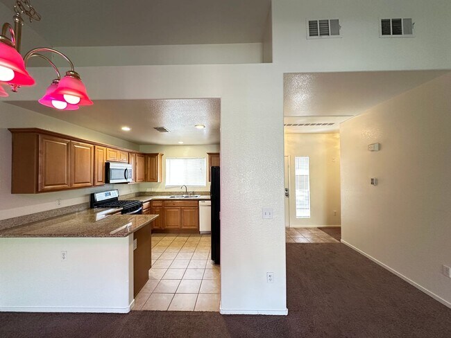 Building Photo - Silver Pines