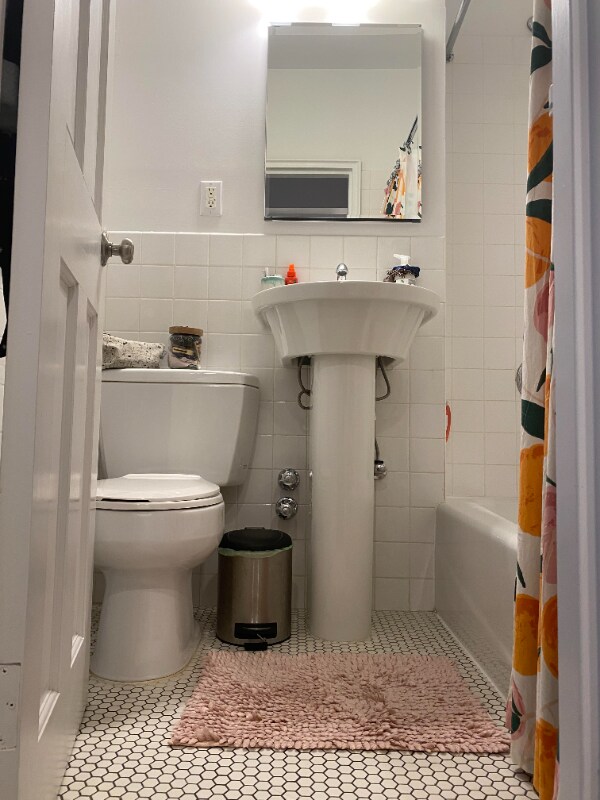 Building Photo - 370 E 69th St