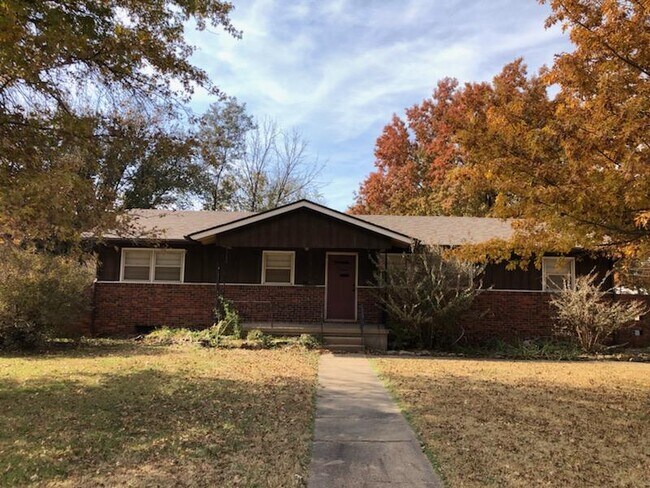 Front of House - 501 W Summit Ave