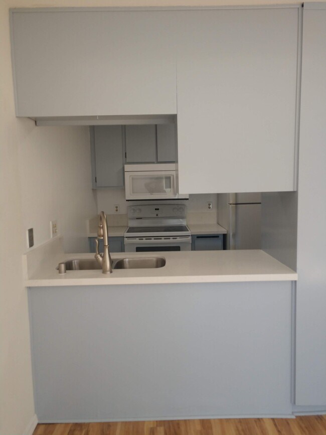 Foto del edificio - 8036 Linda Vista Rd