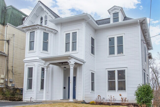 Beautiful Renovated Victorian - 14 Prospect St