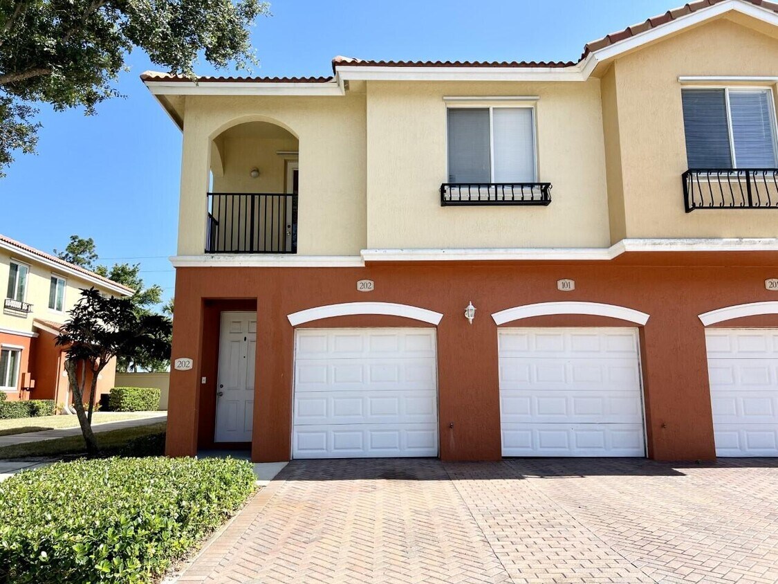49 SE Sedona Cir Unit 202, Stuart, FL 34994 Condo for Rent in Stuart