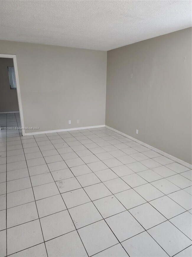 Building Photo - 314 S J St