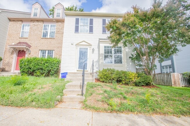 Building Photo - Newly Renovated 3 BR/2.5 BA Townhome in Ge...
