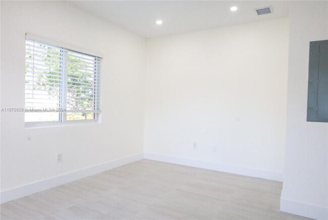 Foto del edificio - 3 bedroom in Miami FL 33142