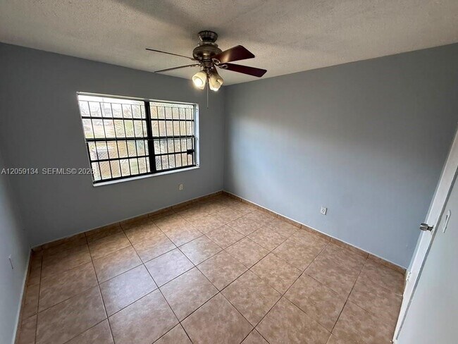 Foto del edificio - 1325 W 68th St