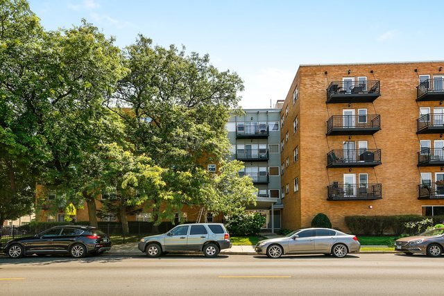 Primary Photo - 2455 W Bryn Mawr Ave
