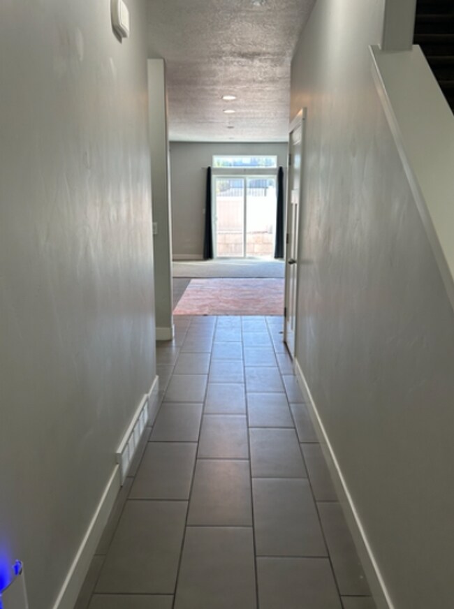 Foto del edificio - Stylish 3-Bedroom Townhome in Traverse Mou...