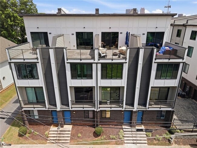 Building Photo - 211 Bass St SW
