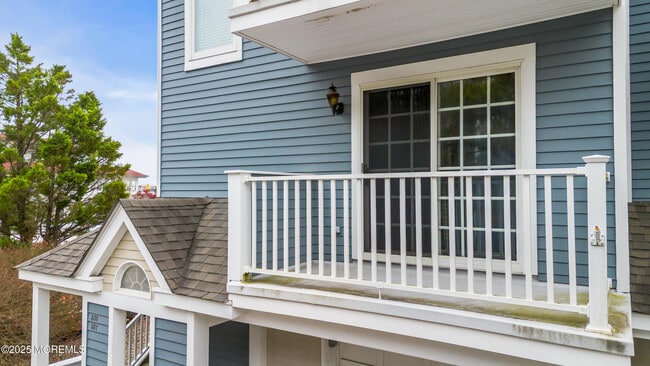 Building Photo - 336 E Lacey Rd