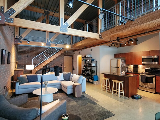 Building Photo - 300 Hamilton St