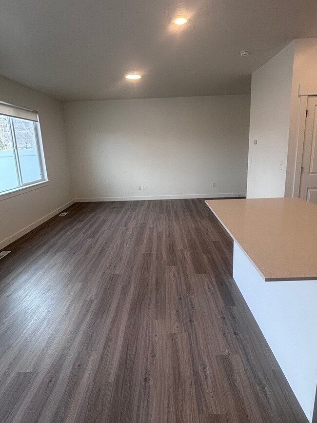 Building Photo - 1102 E 1270 S