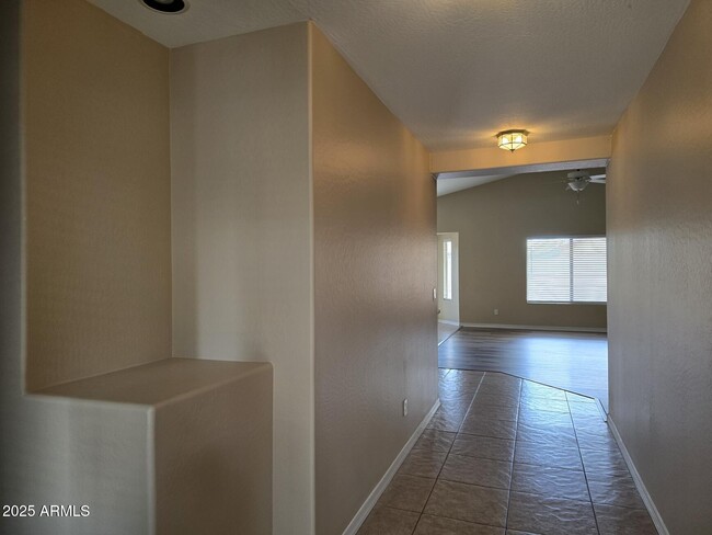 Foto del edificio - 17469 W Spring Ln