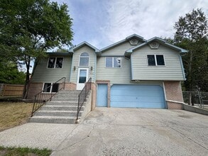 Building Photo - 2905 High Park Dr