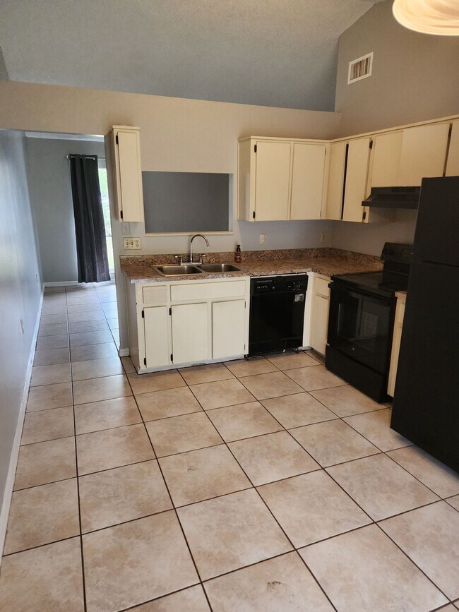 Building Photo - 1546 Candlewyck Dr