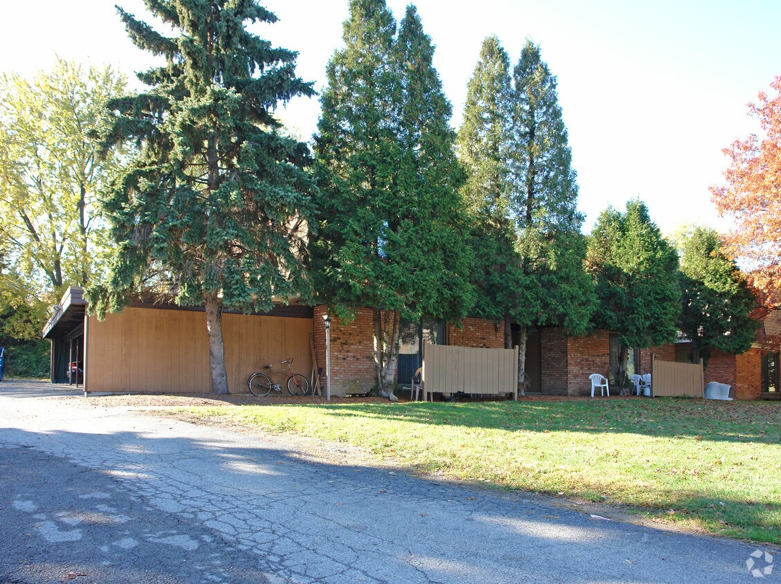 Foto principal - 61 Lemans Dr
