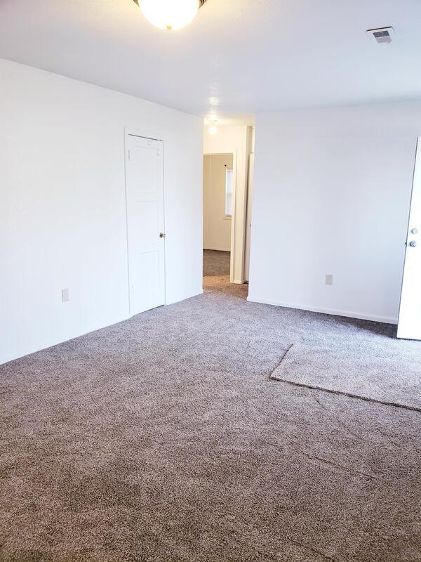 Building Photo - 4576 Cedardale Ave
